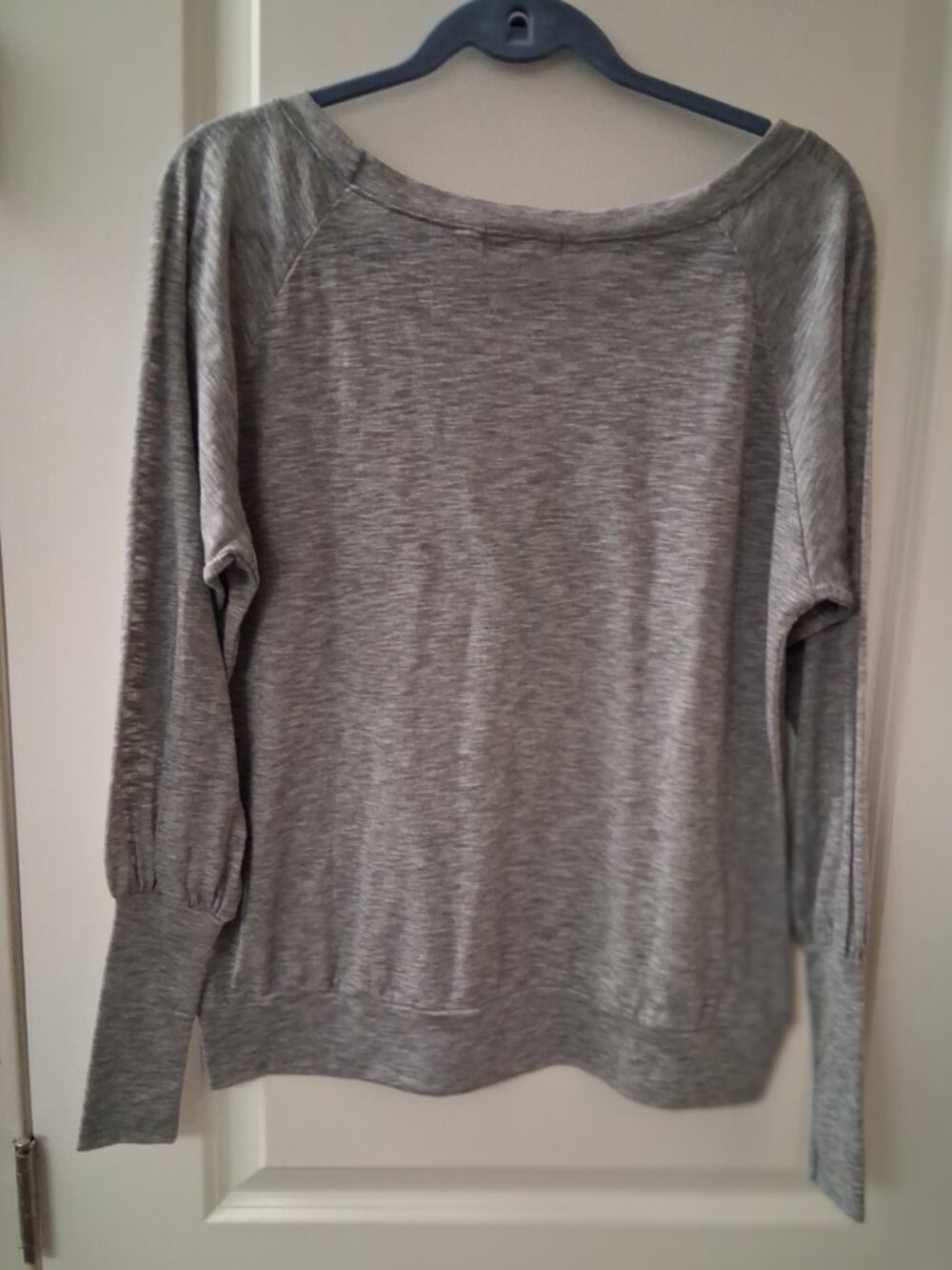 Saint Grace Women's Heather Gray Scoop Neck Long Sleeve Top SZ L - Picture 4 of 7